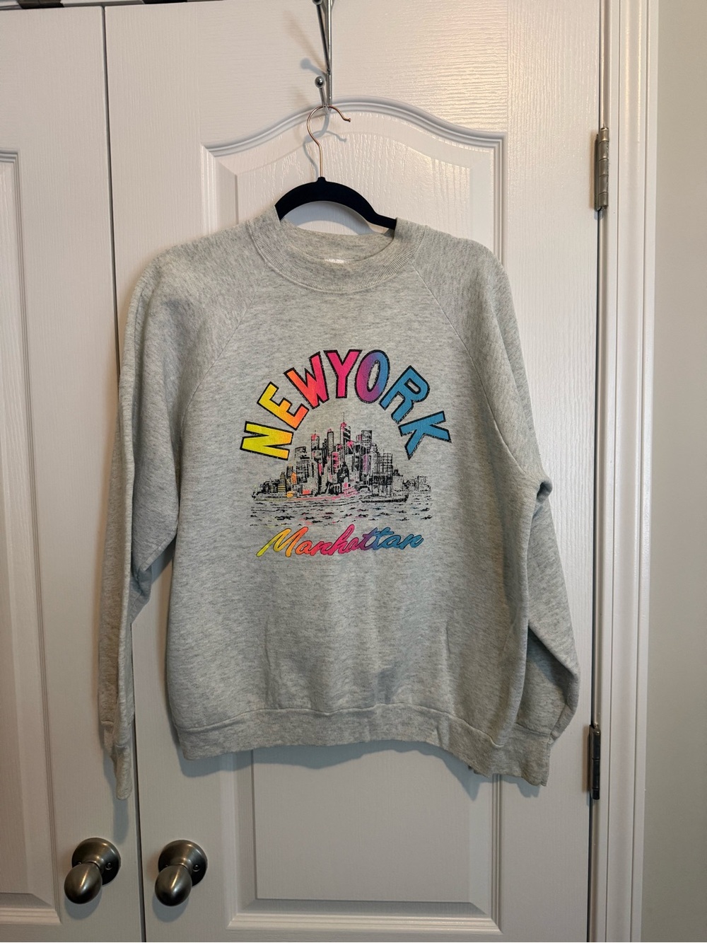 New York Manhattan Graphic Sweatshirt - Light Gray